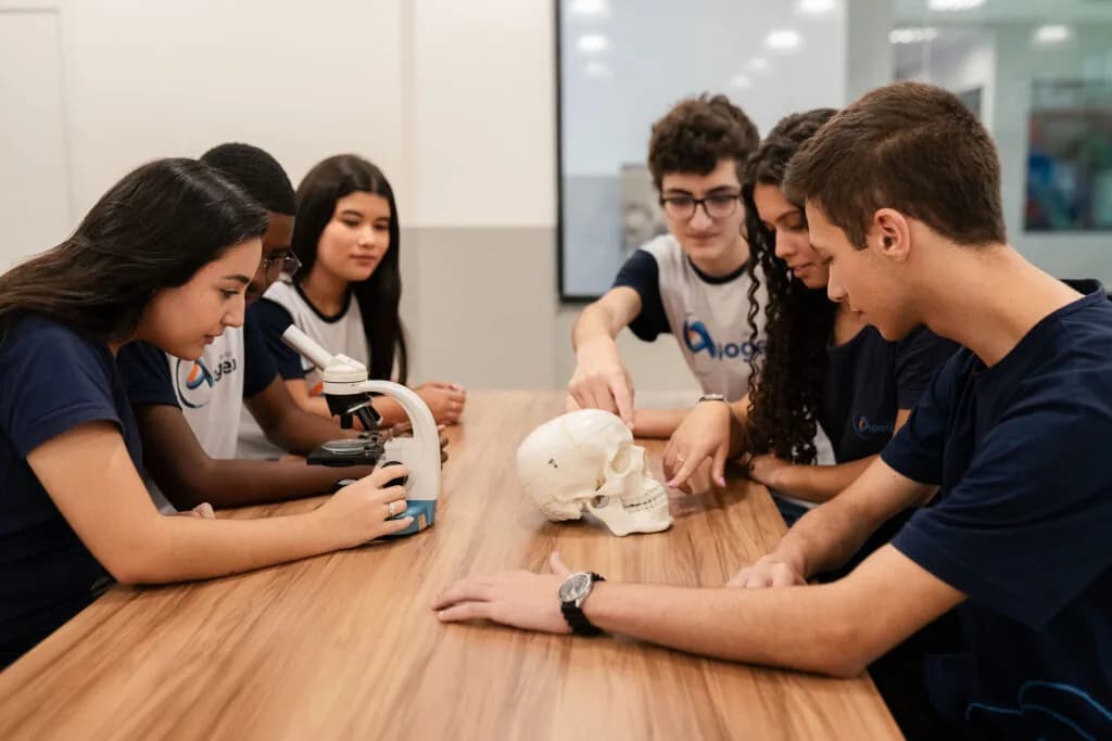 Estudantes do Ensino Médio do Apogeu Global School